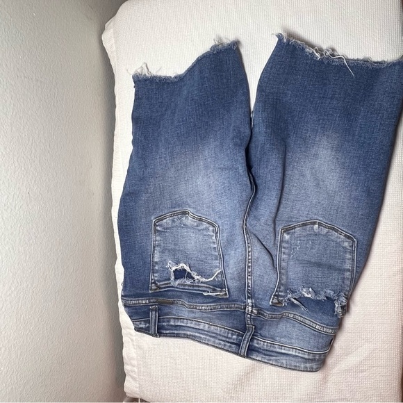 KanCan KC8347M Women’s Medium Wash Distressed Size 13 / 33 Jean Shorts J… - Picture 2 of 8